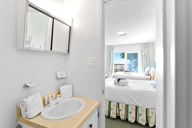 Cliffview Guest Bathroom 3