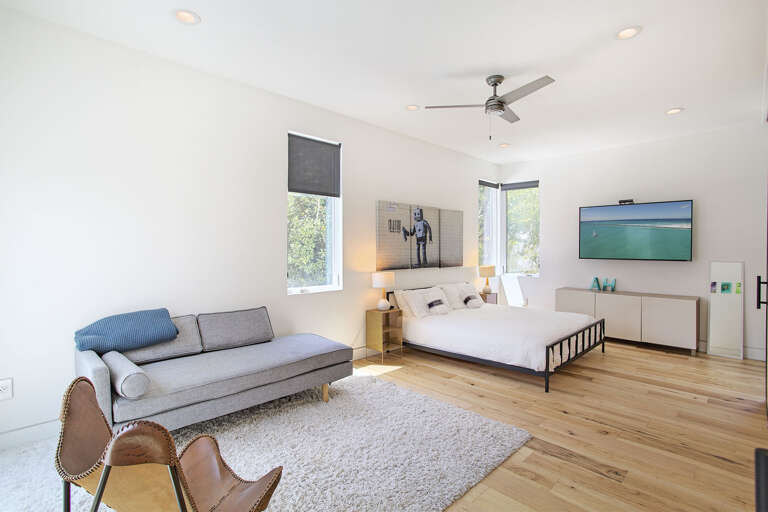 21-Day-Dreamer-Bedroom-3