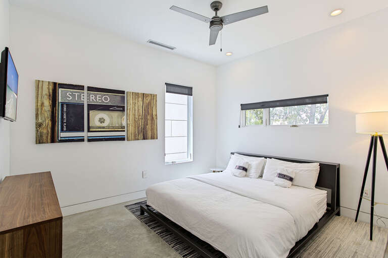 21-Day-Dreamer-Bedroom