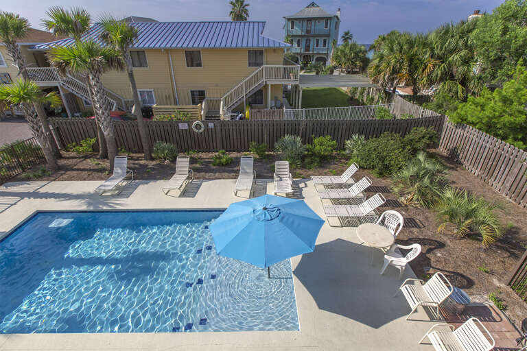 Gulf-Breeze-Backyard