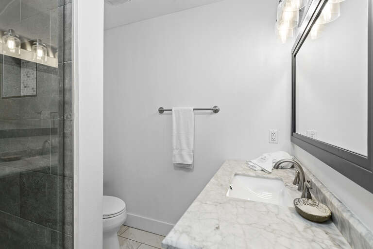 23-Laid-Back-Primary-Bathroom