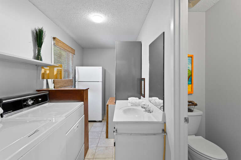 12-Lazy-Days-Powder-Room