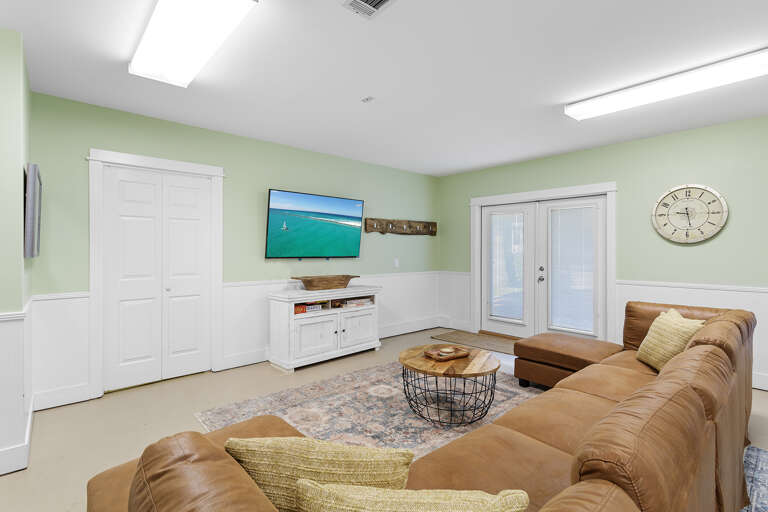 24-Peek-A-View-Bonus-Den