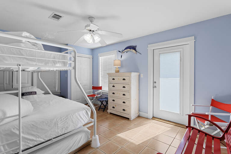 24-Peek-A-View-Guest-Bedroom-3