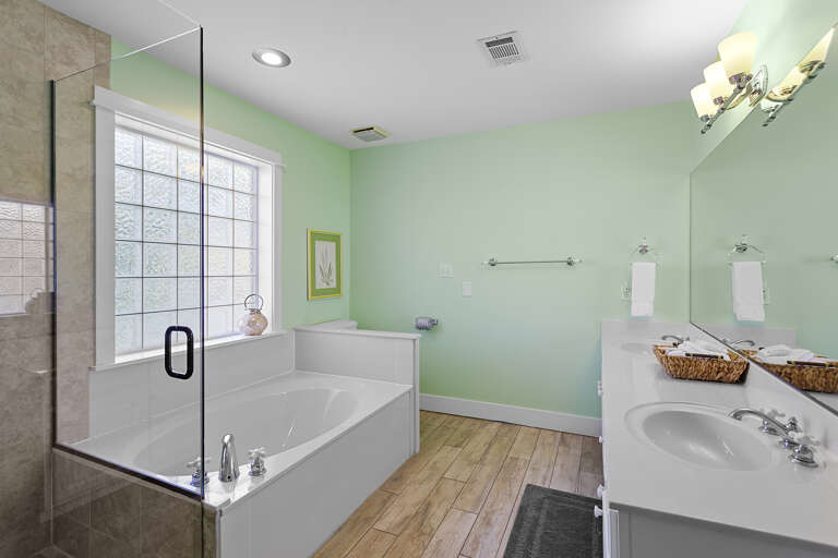 24-Peek-A-View-Primary-Bathroom