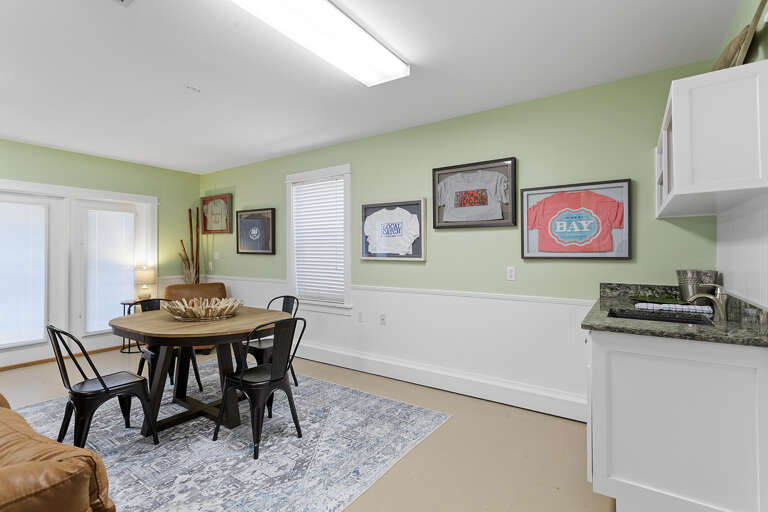 24-Peek-A-View-Wet-Bar