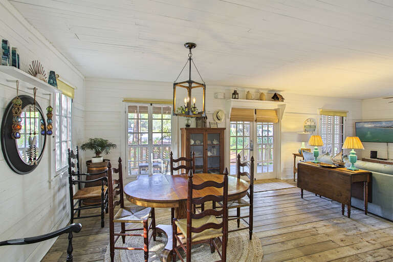 21-Shepherd-Cottage-Dining