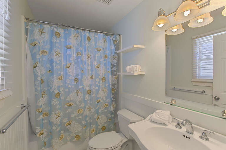 19-Gulfstrand-Up-Master-Bath