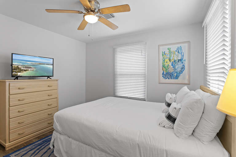 Gulfstrand Down Master Bedroom Alt