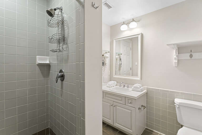 23-Inn-at-Gulf-Place-202-Bathroom-Alt 23-Inn-at-Gulf-Place-202-Bathroom-Alt