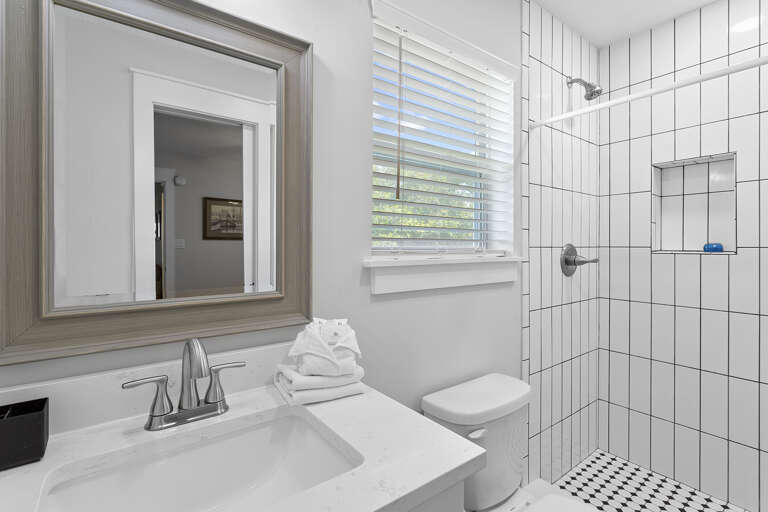 23-Lone-Star-Bathroom