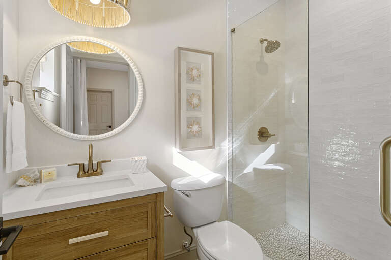 24-Shangri-La-at-Grayton-Bathroom-2