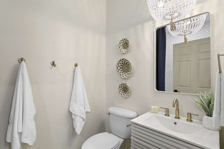 24-Shangri-La-at-Grayton-Bathroom-4