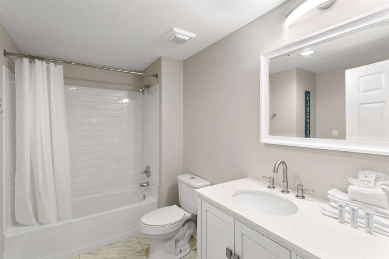 22-Sterling-Shores-203-Guest-Bath