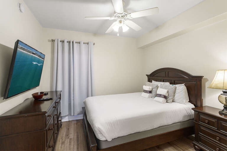 22-Sterling-Shores-203-Guest-Bed