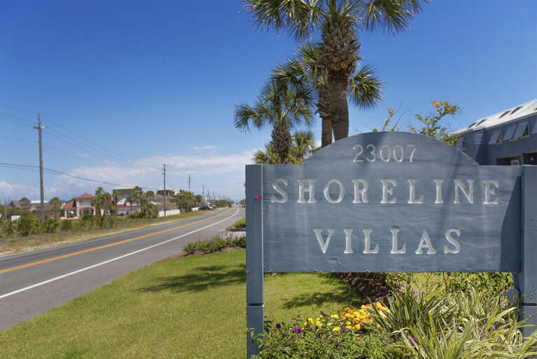 Shoreline-Villas-Sign