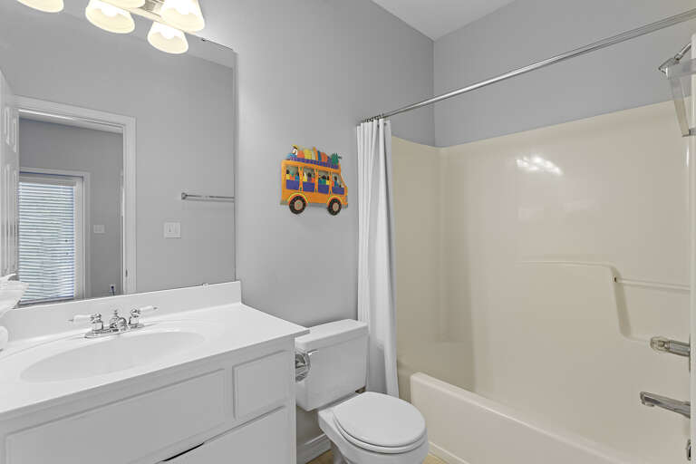 Key Lime Cottage Guest Bathroom