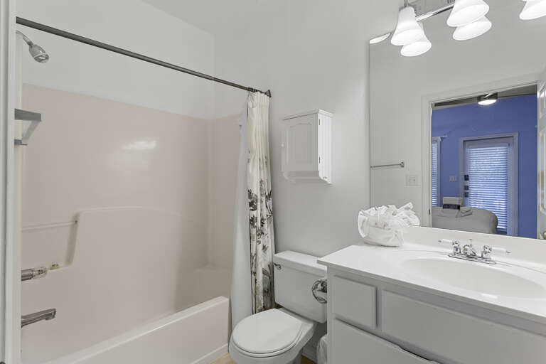 Key Lime Cottage Master Bathroom