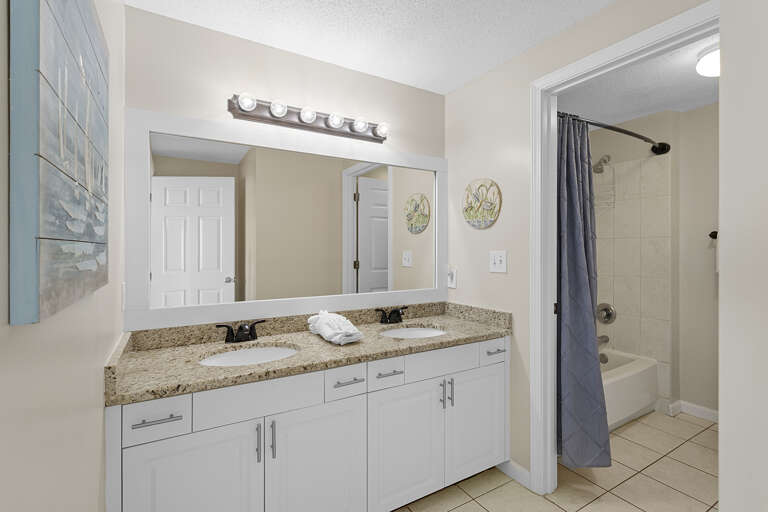 Majestic Sun 811B Master Bathroom