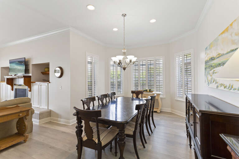 22-Happy-Days-Formal-Dining