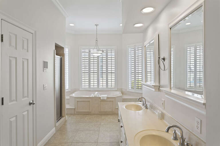 22-Happy-Days-Master-Bath