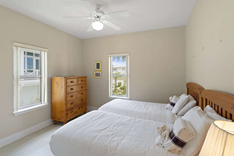 Happy Days Guest House Guest Bedroom