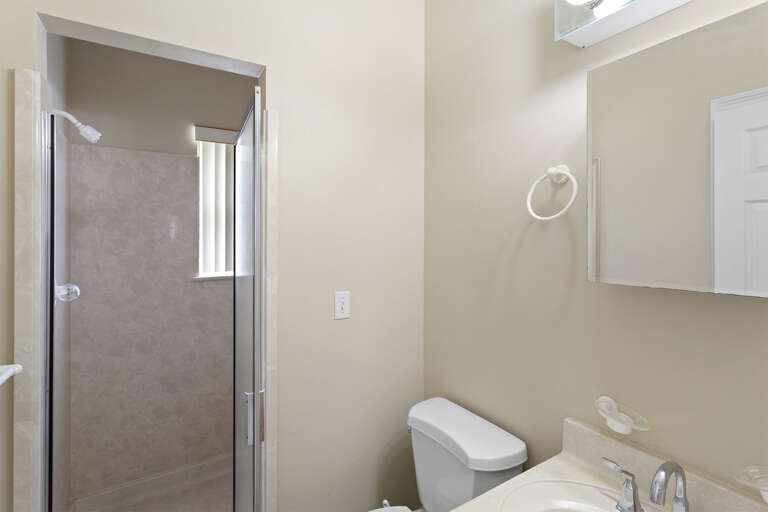 Happy Days Guest House Master Bathroom