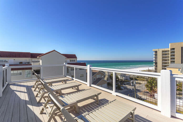 20-Off-The-Hook-Sun-Deck