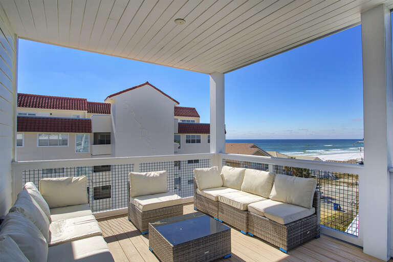 21-Off-The-Hook-Rear-Balcony-Alt