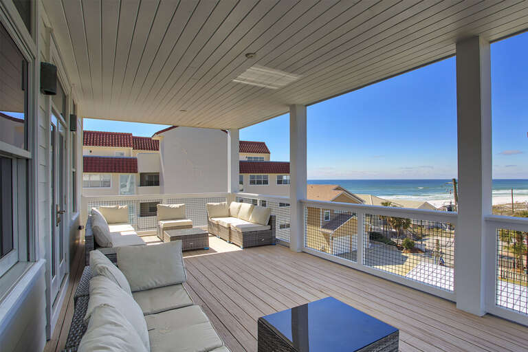 21-Off-The-Hook-Rear-Balcony