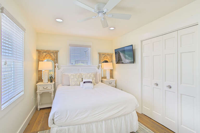 Off The Hook Guest House Bedroom