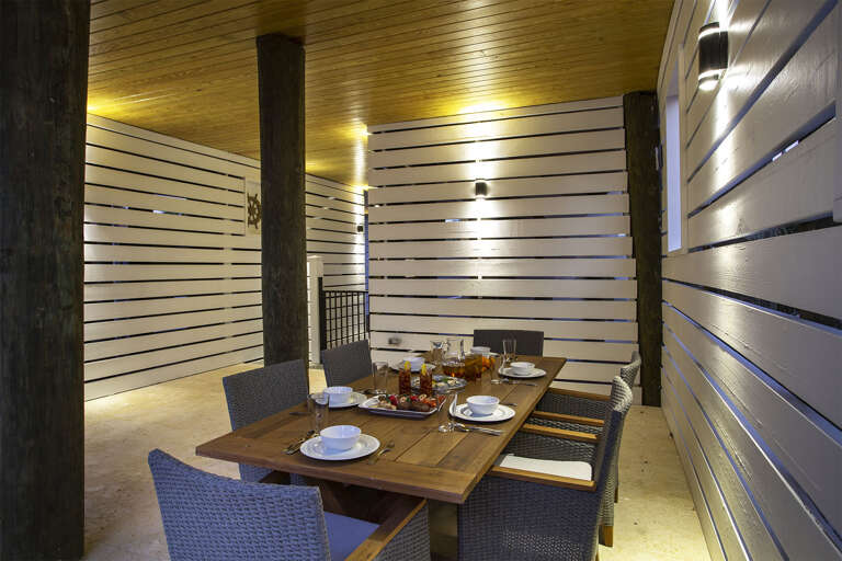 Off The Hook Outdoor Dining Alt