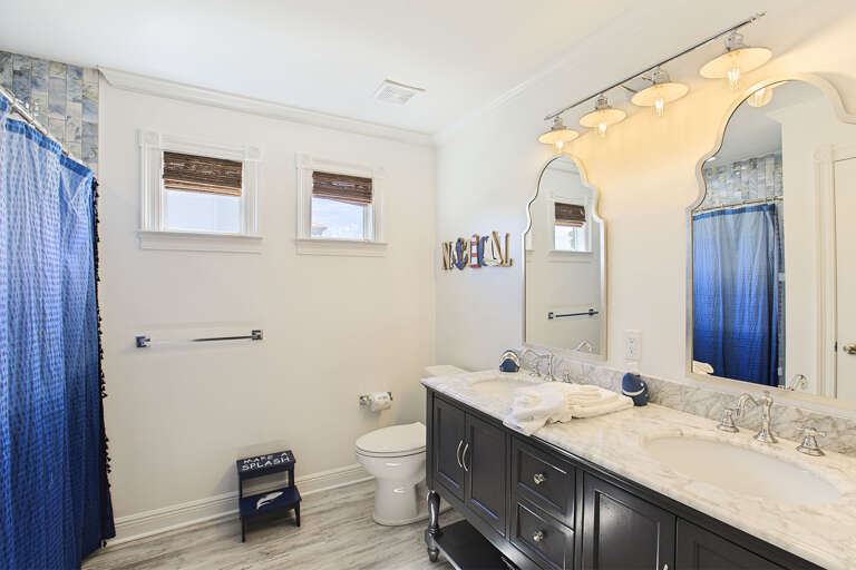 20-Anchor-Pointe-Bathroom-2