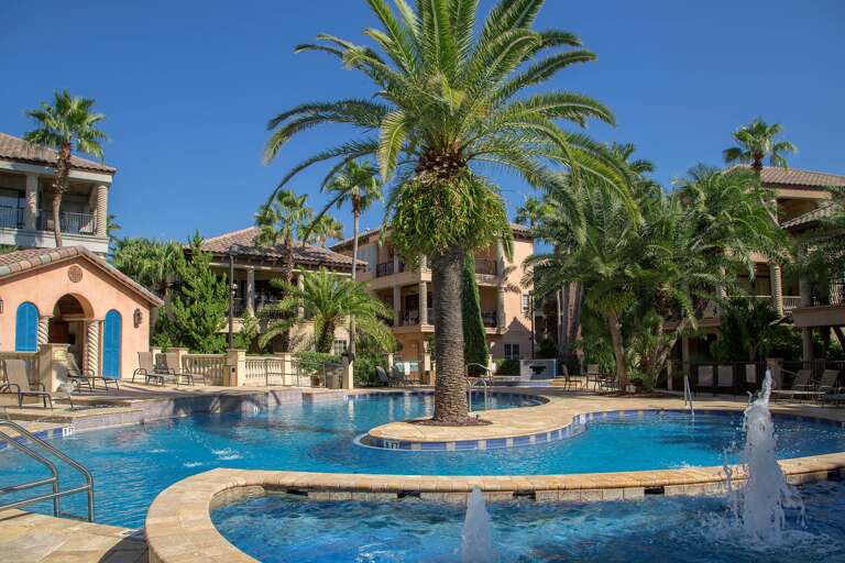 St-Tropez-Pool-Alt St-Tropez-Pool-Alt
