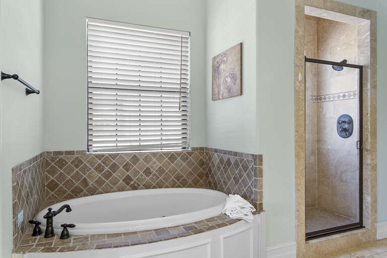24-Sandcastle-Dreams-Primary-Bathroom-Alt