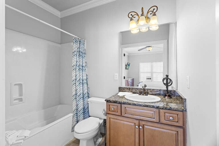 Sandcastle Dreams Guest House Bathroom