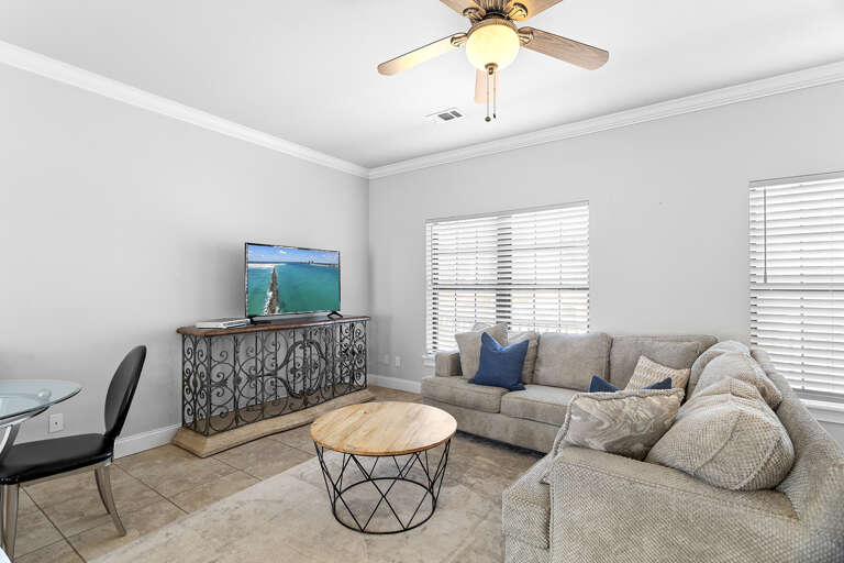 Sandcastle Dreams Guest House Living Room
