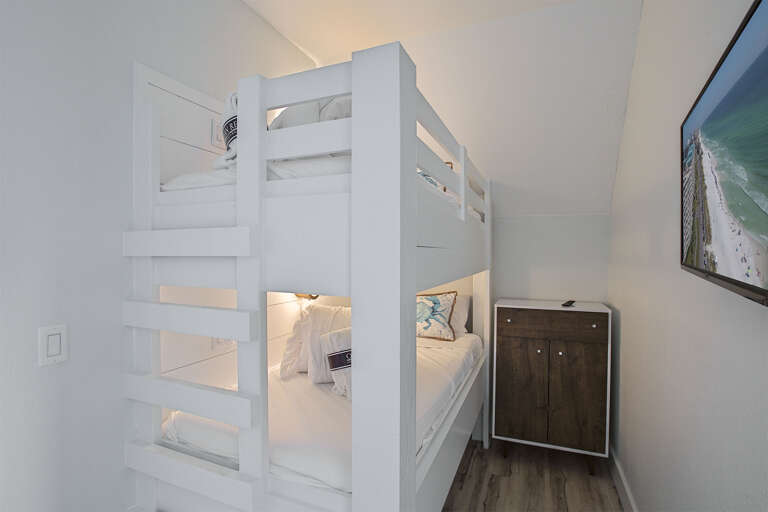 20-Pine-Cove-Master-Bunks 20-Pine-Cove-Master-Bunks