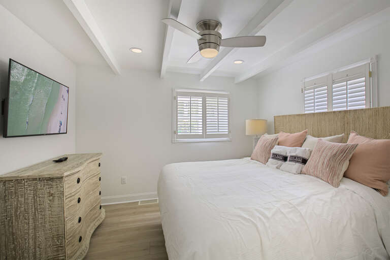 20-Here-Comes-The-Sun-Master-Bed