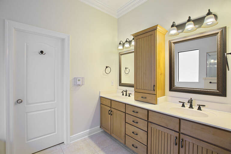 20-Crawdaddys-Casa-Bath-2