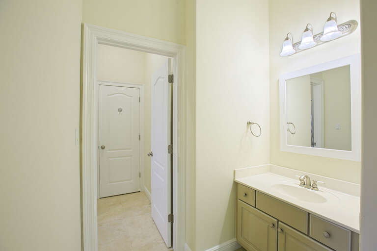 20-Crawdaddys-Casa-Bath-4