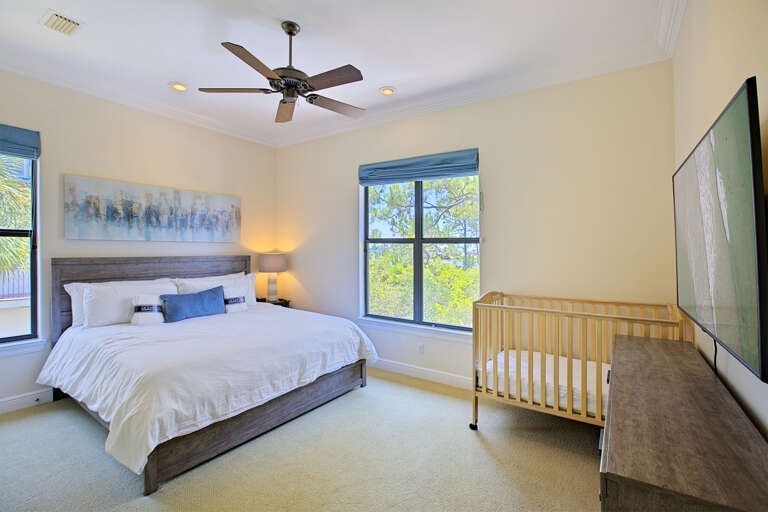 20-Crawdaddys-Casa-Bedroom-2