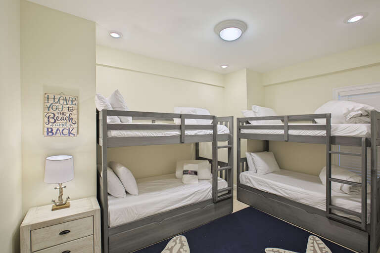 20-Crawdaddys-Casa-Bunk-Room