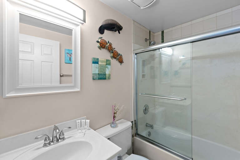 Ciboney 1004 Guest Bathroom