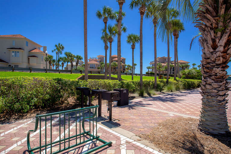 19-Destiny-Beach-Villas-Community-Grills