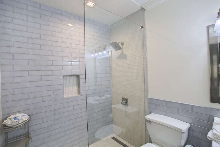 21-Ideal-Beach-Destination-Bathroom-2 21-Ideal-Beach-Destination-Bathroom-2