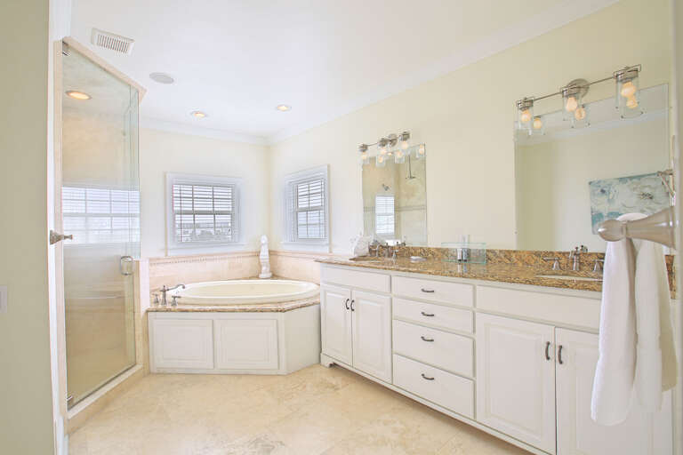 20-Holiday-Isle-Serenity-Master-Bath