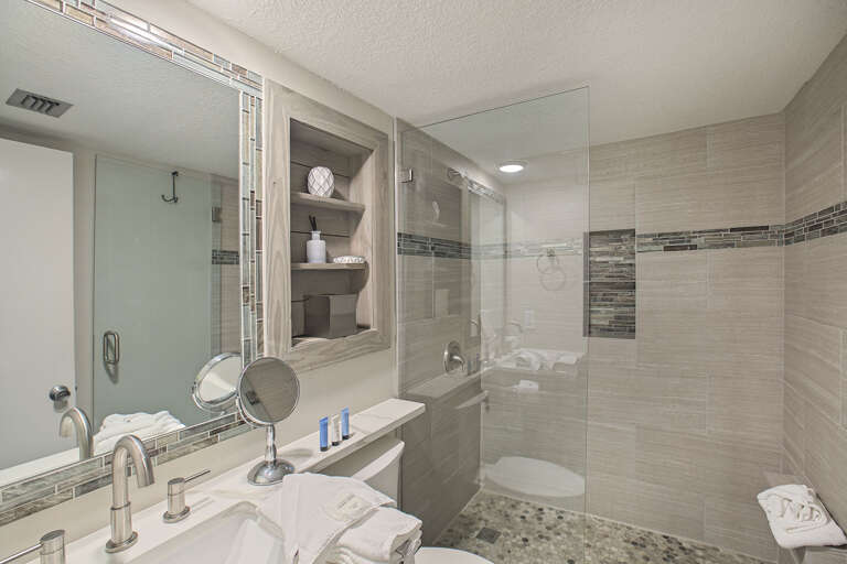 20-Edgewater-1500-Master-Shower