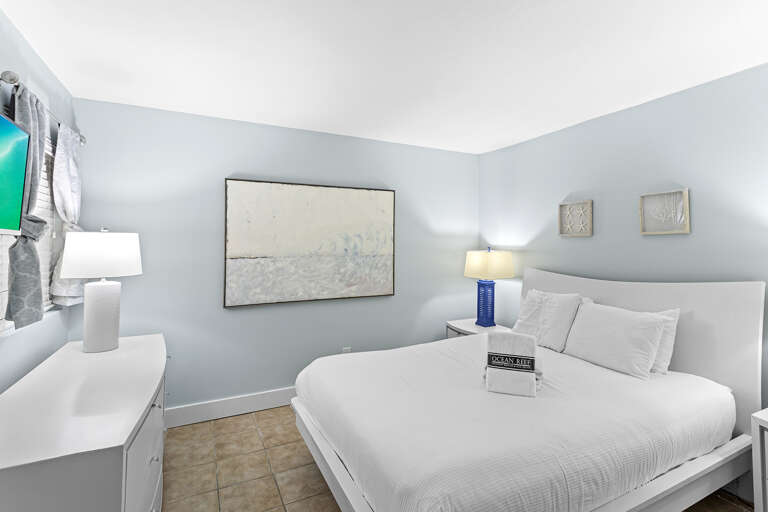 Edgewater 1500 Guest Bedroom