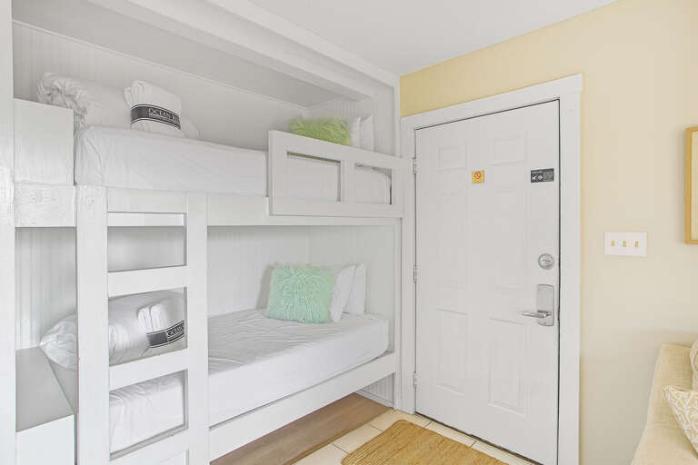 20-Beachwood-Villas-8F-Bunk-Nook